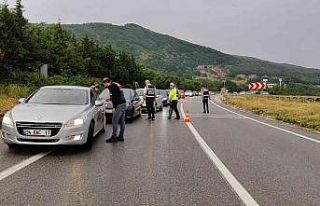 İzinsiz yürüyüş için gelenlerin geçişine müsaade...