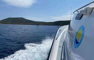 İzmir açıklarında 218 göçmen kurtarılırken,...