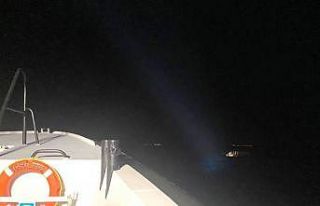 İzmir açıklarında 44 göçmen kurtarıldı