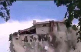 İzmir’de paniğe yol açan yıkım: O anlar kamerada