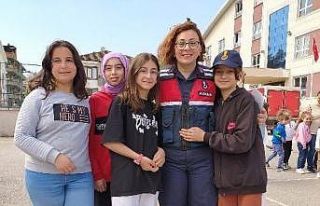 Jandarma ekipleri öğrencilerle buluştu