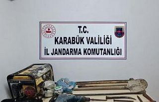Kaçak kazı yapan 4 kişi suçüstü yakalandı