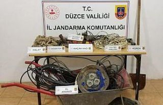 Kaçak kazı yaparken yakalandılar