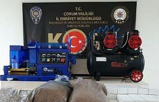 Kaçak sigara üretimi yapılan depoya polisten baskın