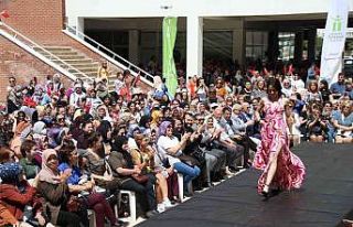 Kadınların elinden çıkan ürünlerin yer aldığı...