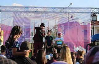 Kanseri yenen çocuklar maske attı