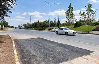 Karayolunun kenarında oluşan esrarengiz çukur kapatıldı