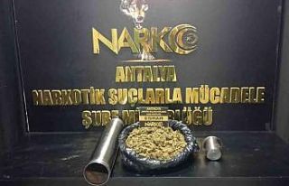 Kargo ile gelen uyuşturucuyu teslim alırken suçüstü...