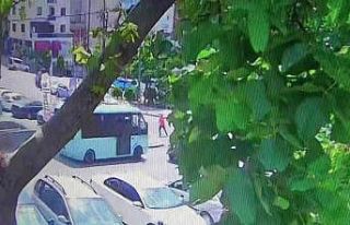 Kartal’da freni patlayan minibüs elektrik direğini...