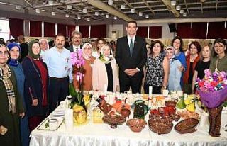 Kartepe’de kursiyerlerin el emeği ürünleri sergilendi