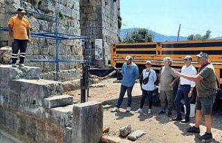 Kaunos Antik Kenti Tiyatro alanında incelemelerde...