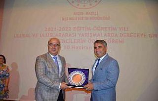 Kaymakam Arısoy’dan müdür Şimşek’e anlamlı...