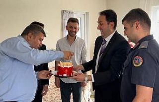 Kaymakam Bolat’dan gaziye doğum günü sürprizi