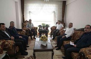 Kayseri protokolü şehit babalarını ziyaret etti