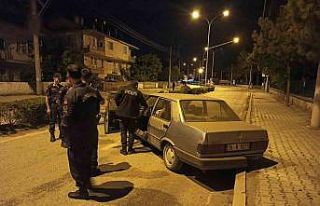 Kaza yapan alkollü sürücü polisle tartıştı