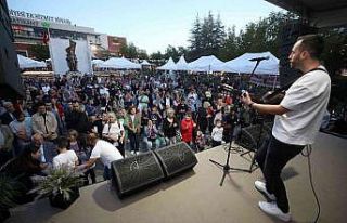 Kazım Koyuncu Yenimahalle’de Çiçek Festivali’nde...