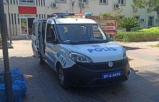 Kimliğini kaybeden genci sınava polisler yetiştirdi