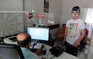 Kimliğini kaybeden öğrenciler nüfus müdürlüğünün...