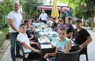 Kırkpınar öncesi minik pehlivanlara Edirne esnafından...