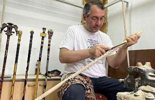 Kızılcık ağacı 35 yıllık ustanın elinde sanat...