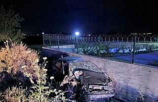 Kontrolden çıkan otomobil şarampole devrildi: 2...