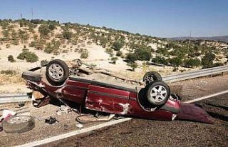 Kontrolden çıkan otomobil takla attı: 4 yaralı