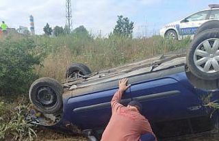 Kontrolden çıkan otomobil tarlaya devrildi: 1 yaralı