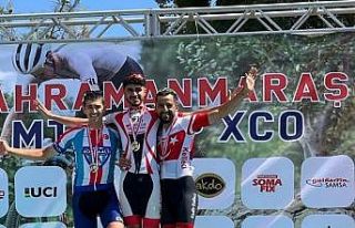 Konyaaltı Bisiklet Takımı kupayla döndü