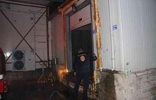 Konya’da balık fabrikası alev alev yandı