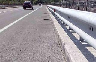 Köprünün mazgalları çalındı