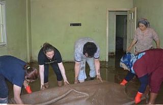 Köşk Vefa Grubu ekipleri mesaiye afet bölgesinde...