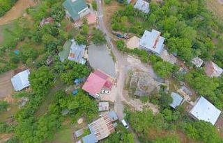 Köyde yan yana bulunan cami ve kilise ilgi görüyor