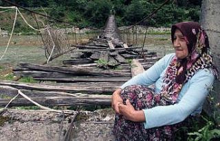 Köylüler asma köprülerinin yenilenmesini istiyor