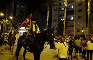 Kozan belediye başkanı at sırtında Kozan halkını...