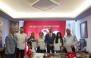 Kuaförler MYK belgelerini aldı