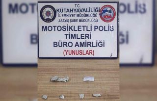 Kütahya’da bir aracın şoför ve yolcu koltuğunda...