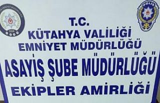 Kütahya’da iki kişinin üzerinde uyuşturucu çıktı