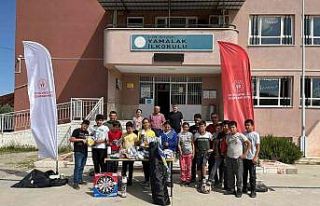 Kuyucak’ta öğrencilere spor malzemesi yardımı...
