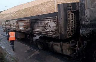 Kuzey Marmara Otoyolu’nda seyir halindeki tır alev...