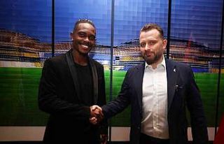 Lincoln Henrique imzayı attı