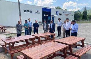 Liseli öğrencilerin ürettiği oturma bankları...