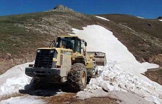 Maçka’da 66 mahallede yol çalışması