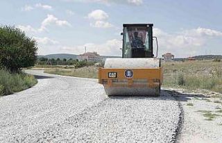 Mahallelerde sıcak asfalt çalışmaları
