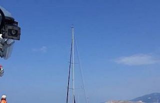 Makine arızası ile denizde sürüklenen tekne Marmara...