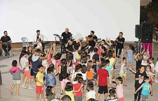 Manisa’da amfi tiyatro çocuk sesleriyle şenlendi