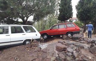 Manisa’da bir ilçeyi sel vurdu