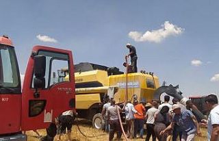 Mardin’de tarlada çalışan biçerdöverden yangın...