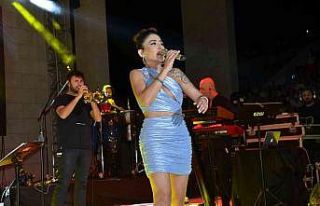 Melek Mosso şarkılarını Didim Amfi Tiyatro’da...