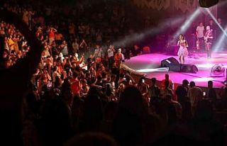 Melek Mosso’ya Mersin’de sevgi seli