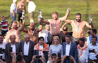 Merkezefendi’de başpehlivan İsmail Balaban oldu